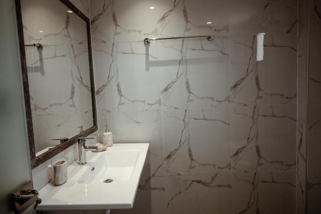 Hill Sun Luxury Suites 3