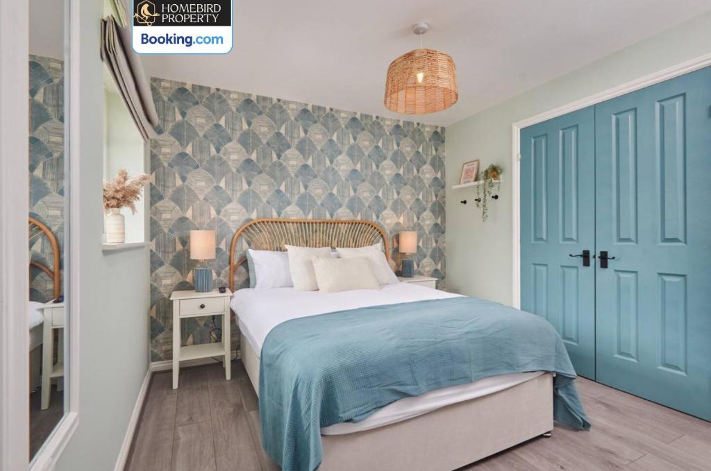 Modern 2BDR House By Homebird Property Management Short Lets & Serviced Accommodation Leeds With Private Parking & Free WiFi 2