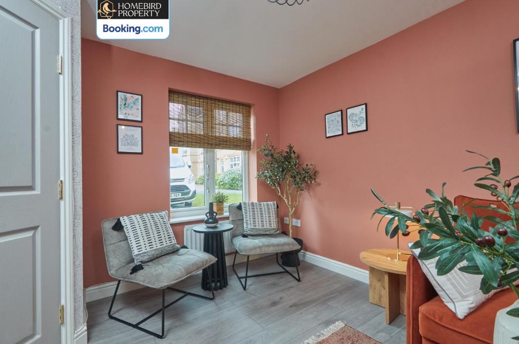 Modern 2BDR House By Homebird Property Management Short Lets & Serviced Accommodation Leeds With Private Parking & Free WiFi 4
