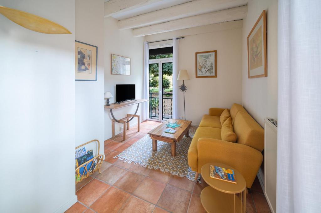 Le Mas Sivan - maison provençale avec terrasse, parking sécurisé, climatisation, wifi 5
