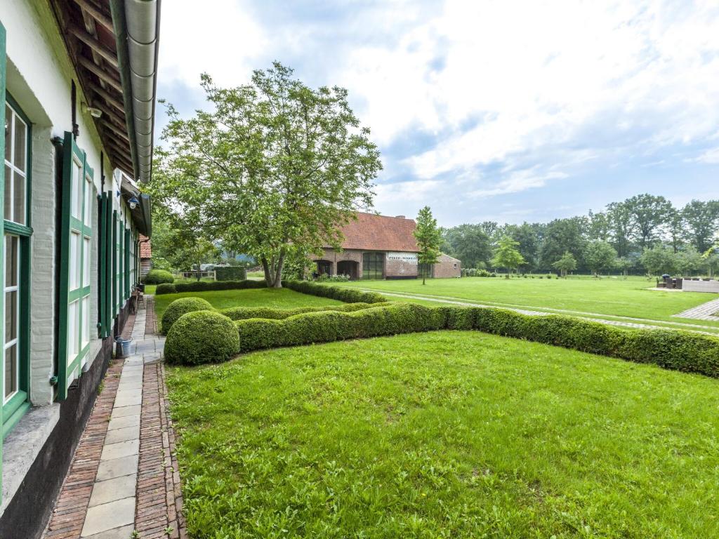Beernem Farmhouse with Pool 6