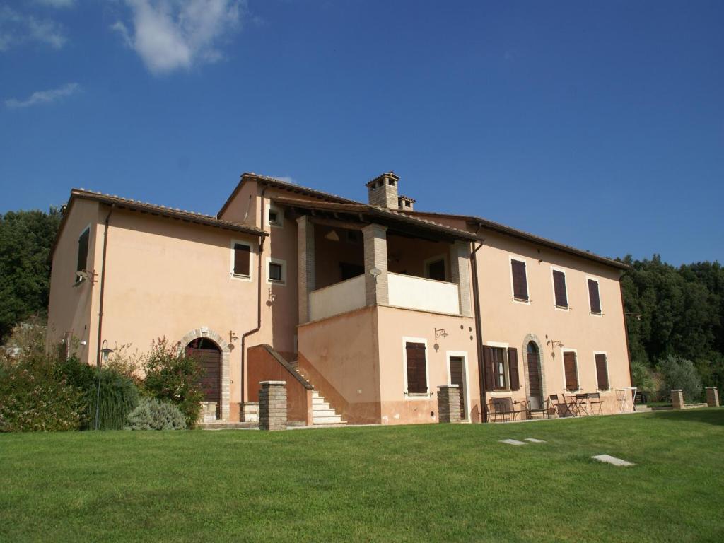 Elegant apartment only 1 hour from Rome 2