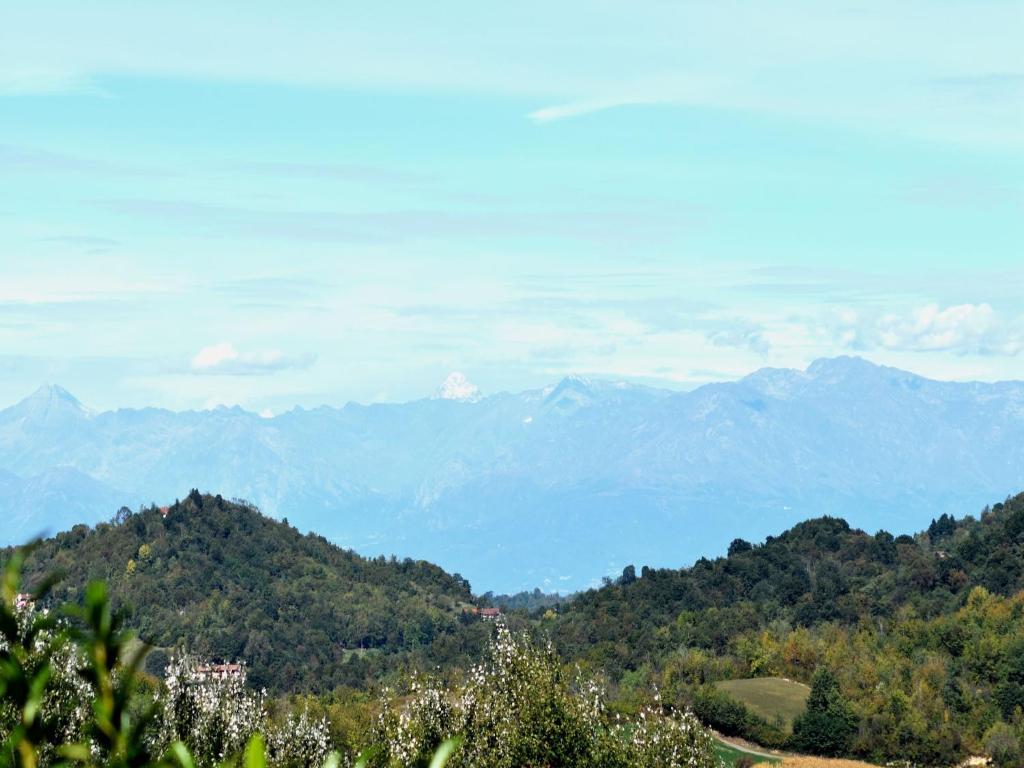 Holiday home in Asti with a lovely hill view from the garden 6