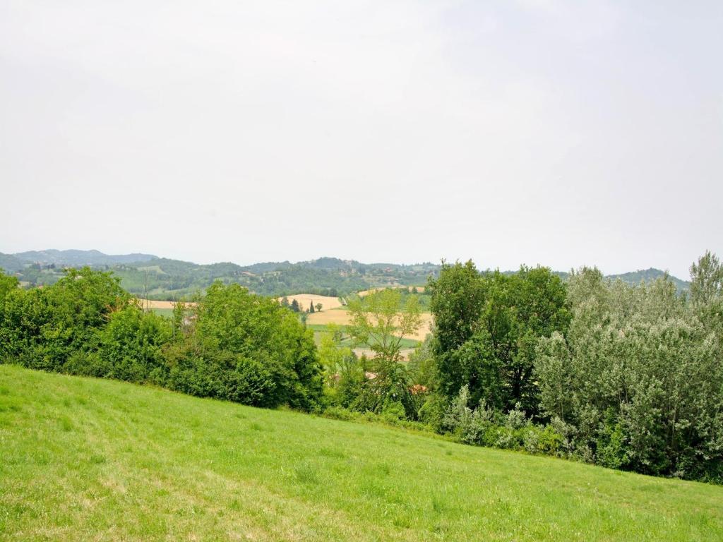 Holiday home in Asti with a lovely hill view from the garden 8