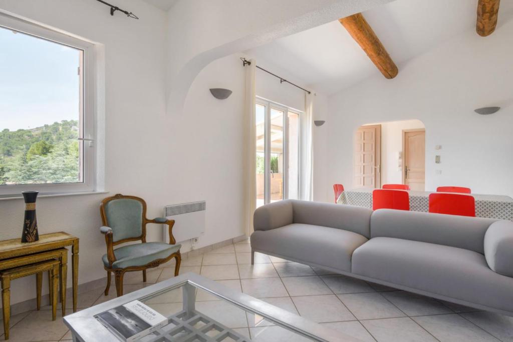 Large Villa With Swimming Pool And Terraces 4