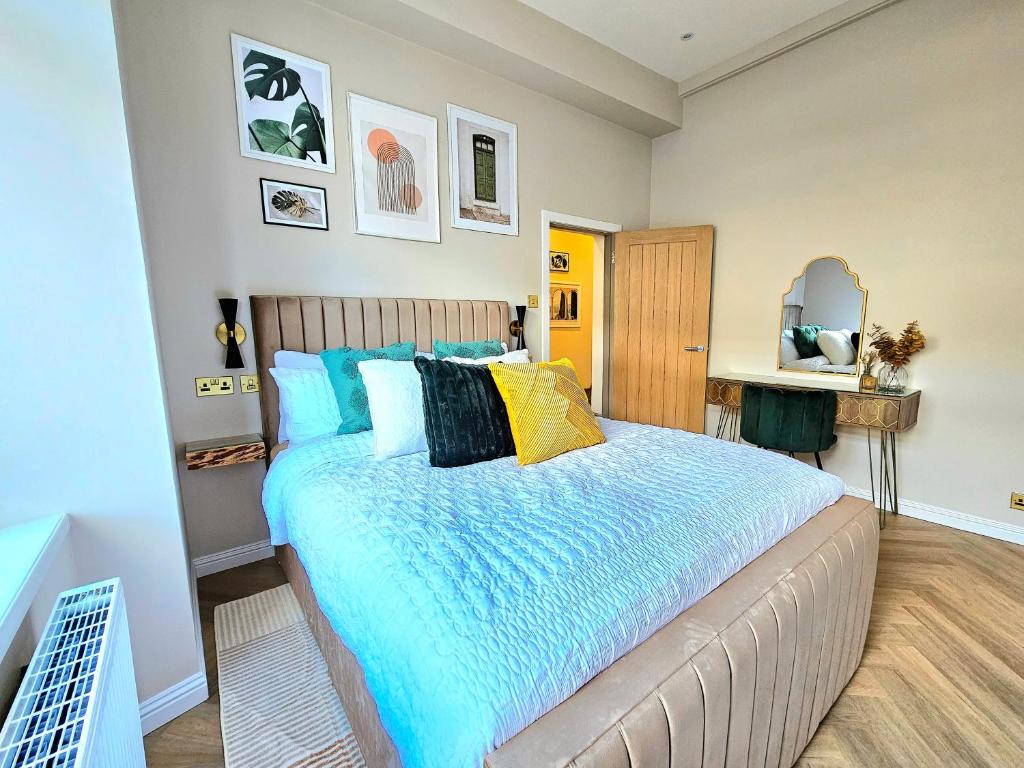 Newly Renovated Gem - Free Parking & Modern Comfort 3