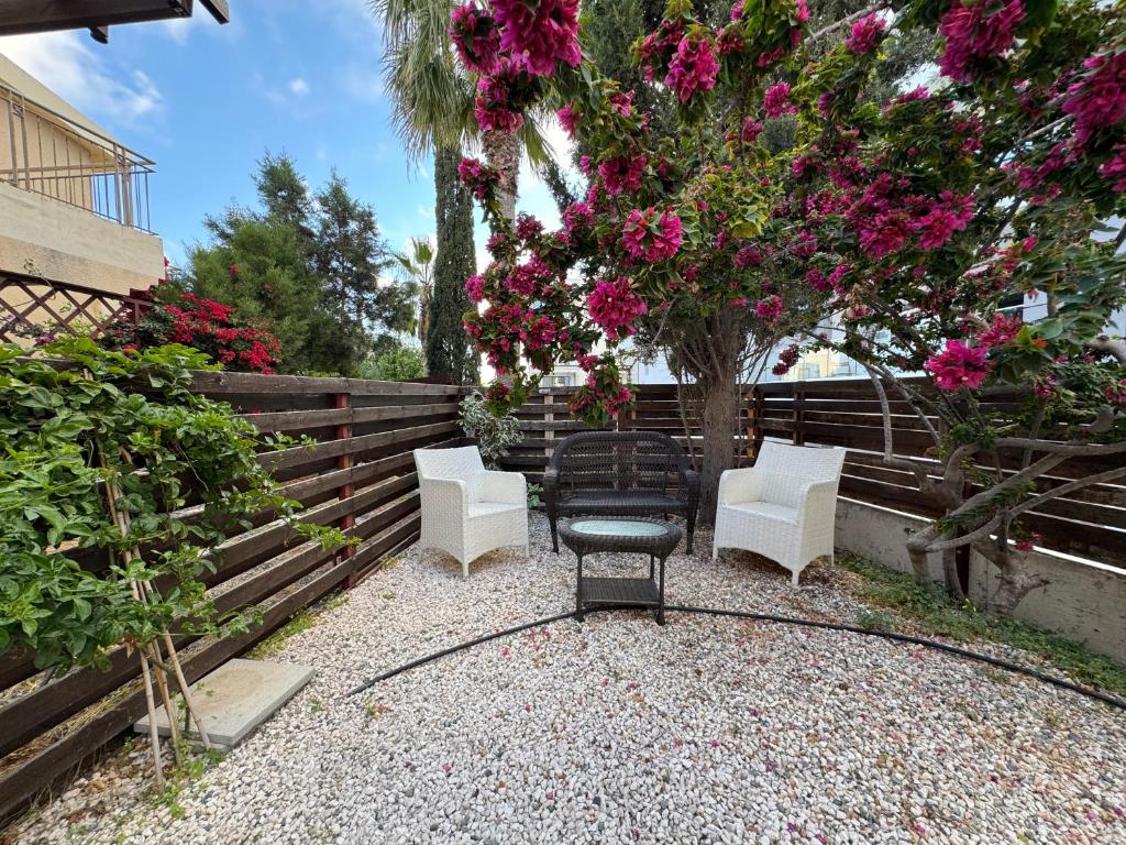 Cozy House near the beach in Regina Gardens 7