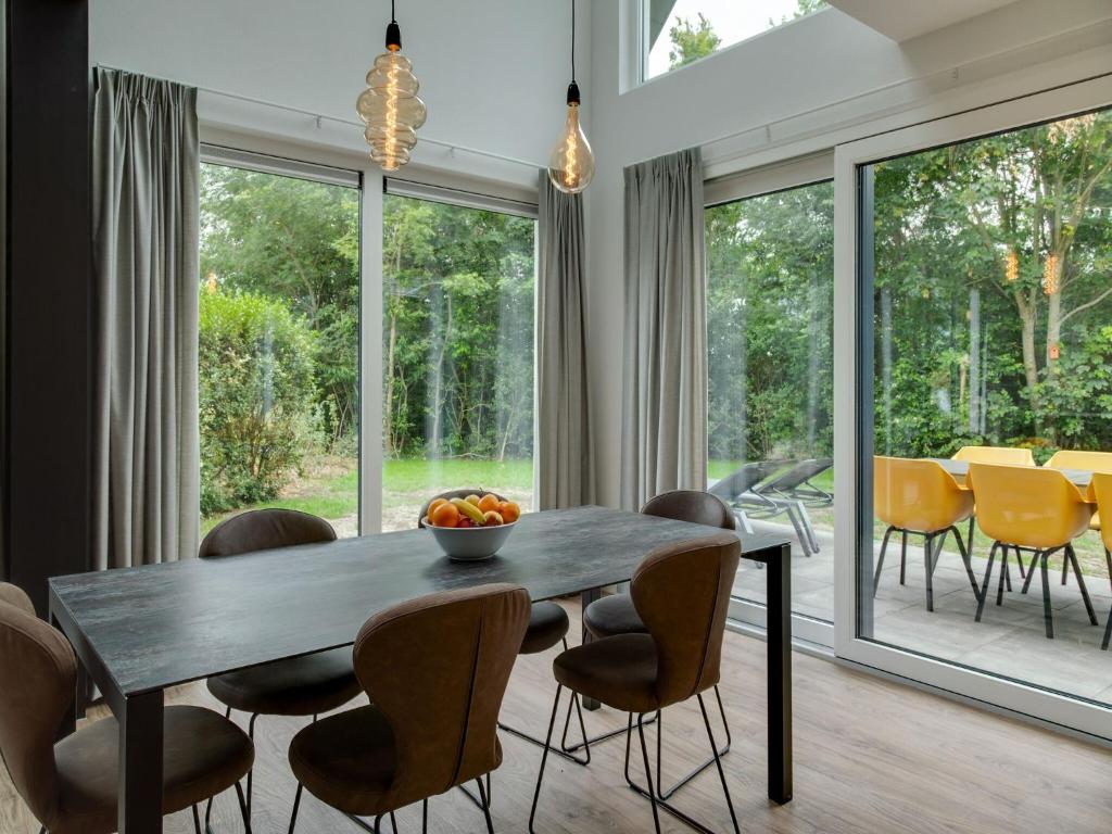 Bungalow in Texel near National Park 2