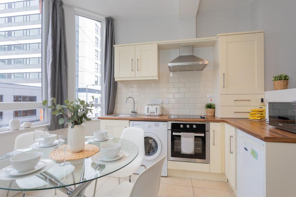 Camden Luxe Apartments 6