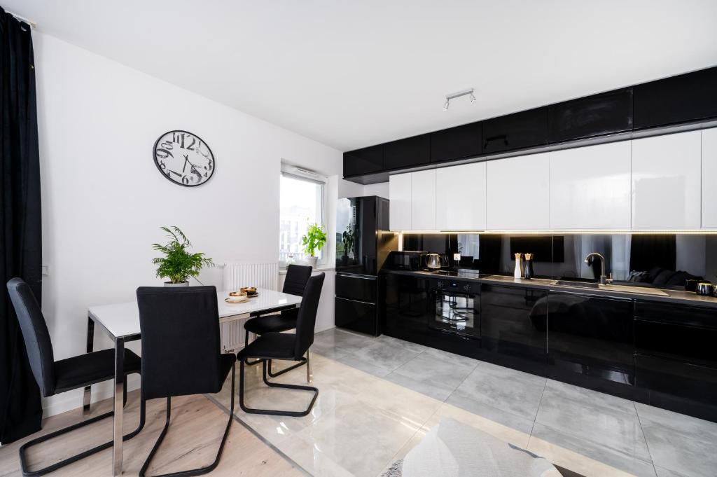 Kopcińskiego Residence - Apartamenty z Parkingiem i Dwoma Łazienkami 8