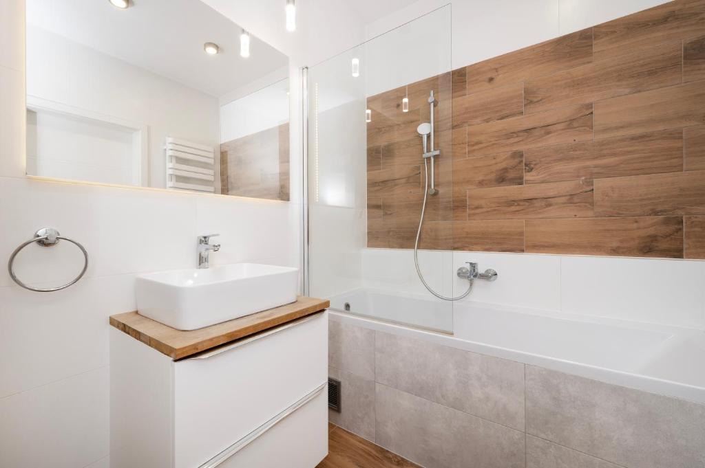 Kopcińskiego Residence - Apartamenty z Parkingiem i Dwoma Łazienkami 8