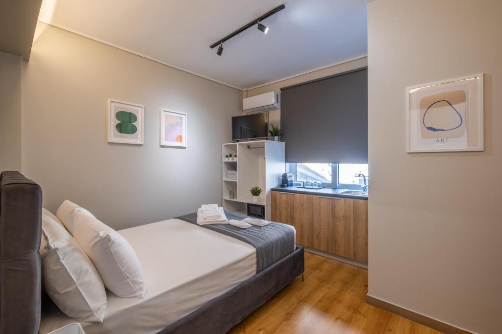 Ermou Central Studios and Suites! 5