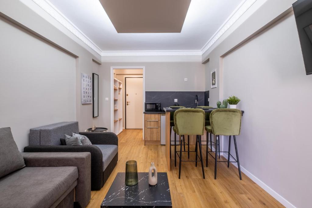 Ermou Central Studios and Suites! 4
