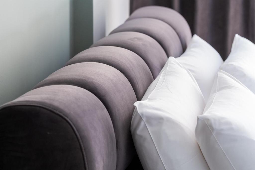 Ermou Central Studios and Suites! 8