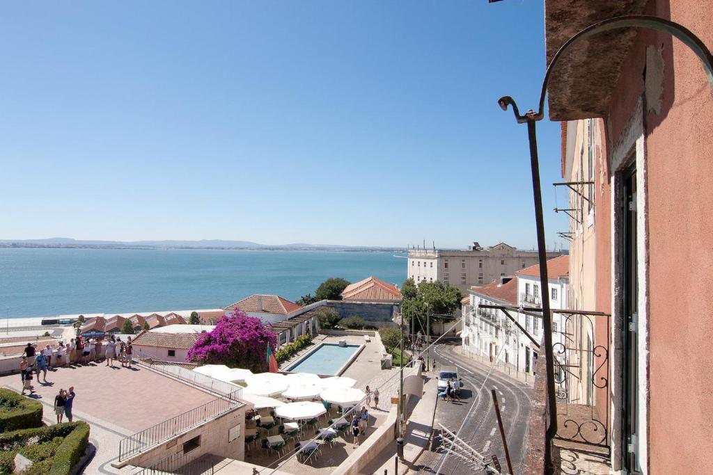 Alfama Balcony - Awesome Tagus View 5