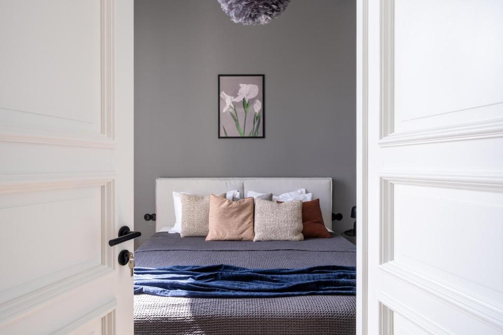 Bold 1909 Residences - Art Nouveau Living 7