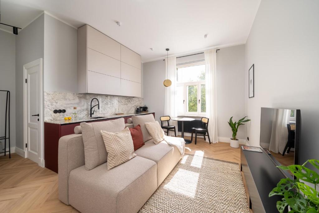 Bold 1909 Residences - Art Nouveau Living 4