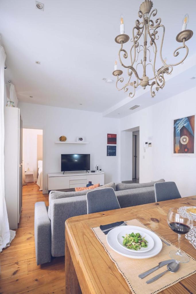 Eclectic 2BR with shared terrace perfect getaway 2