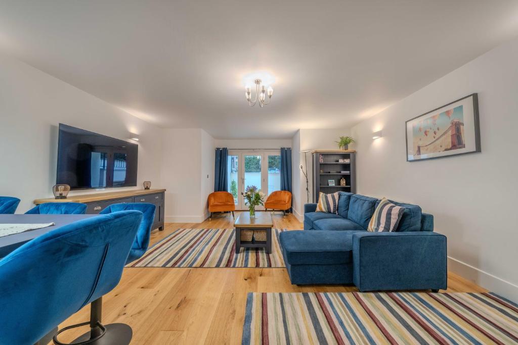 Spacious Modern 2-bed Parking & Wi-Fi & 65"OLED 5