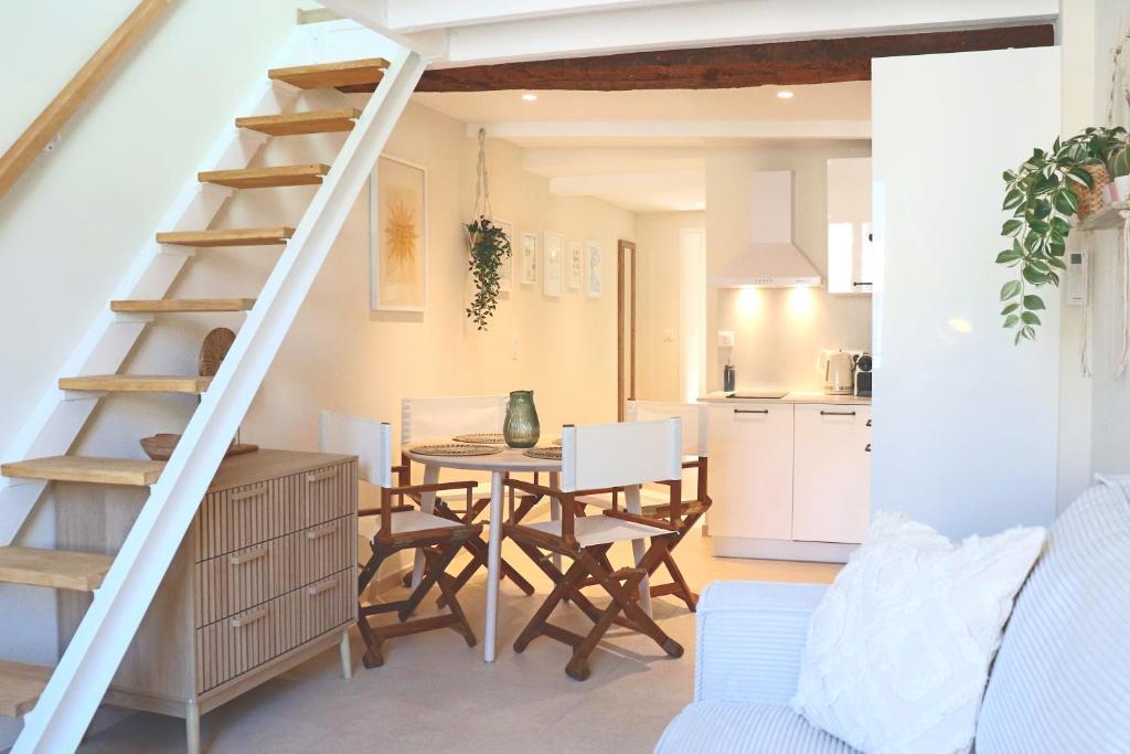 New! Beach Escape in Old Antibes