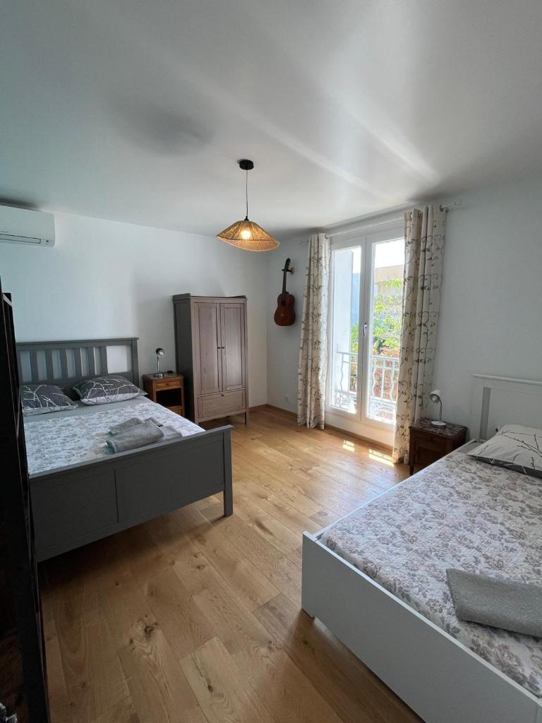 Villa la désirée, Haut de la villa très lumineux, entièrement rénovée, 3 pièces, climatisé, parking privé dans 120m2 de jardin, proche plage ! 8
