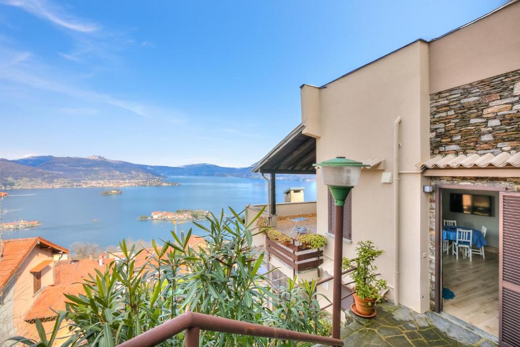 Lake View Terrace Over The Borromean Isla - Happy Rentals