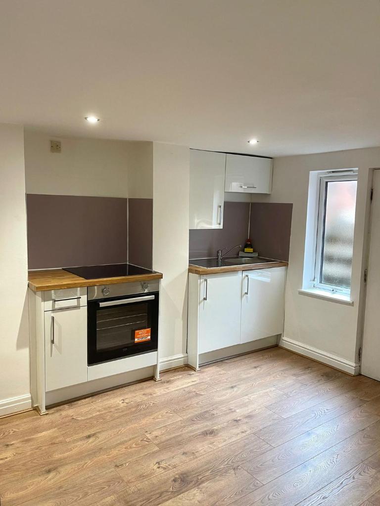 Modern One-bed Flat in Armley 4