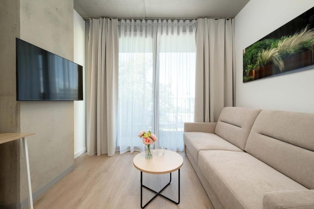 Luxury Apartments with Parking and Air Conditioning near Wrocław City Center by Renters Prestige 8