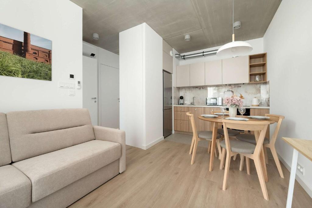 Luxury Apartments with Parking and Air Conditioning near Wrocław City Center by Renters Prestige 7