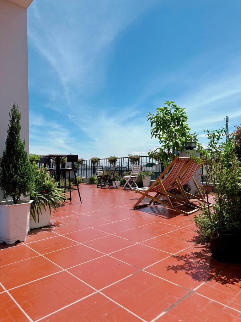 Cindy Westlake Apartments