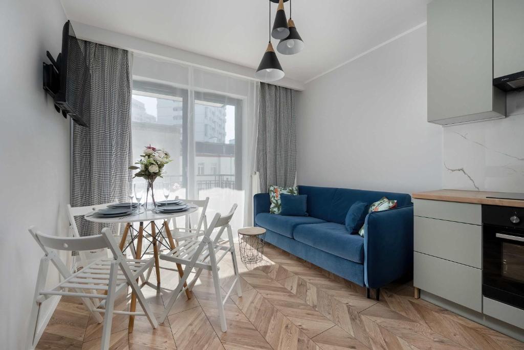 Tasteful Apartment Near Centennial Hall by Noclegi Renters 1