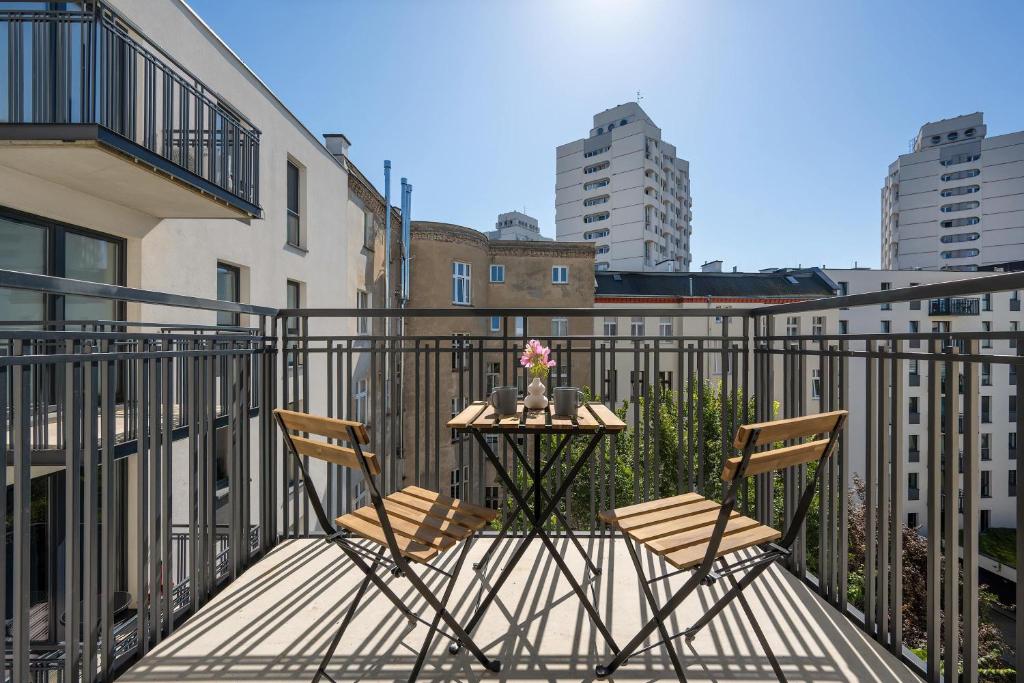 Tasteful Apartment Near Centennial Hall by Noclegi Renters 5
