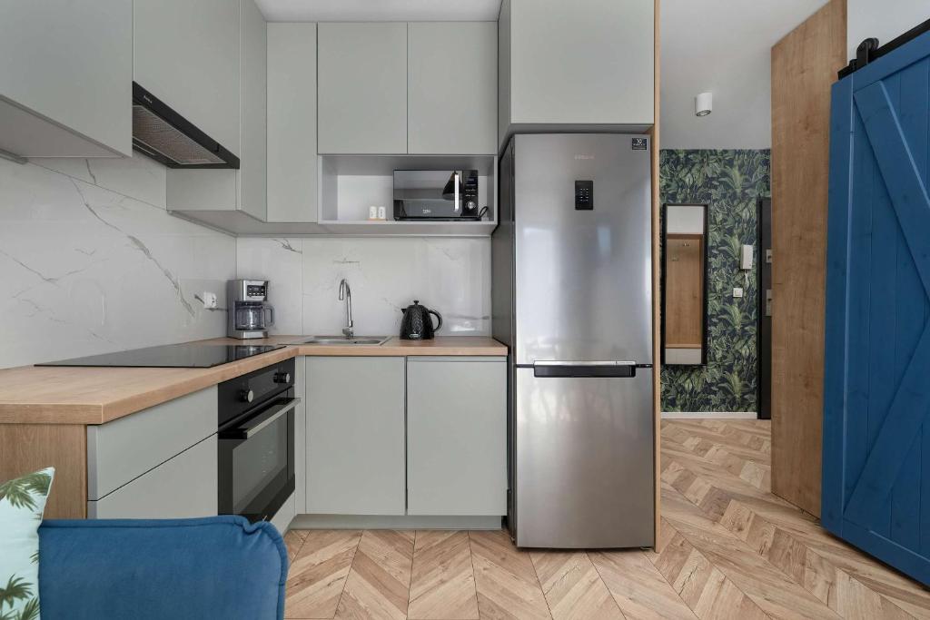 Tasteful Apartment Near Centennial Hall by Noclegi Renters 7