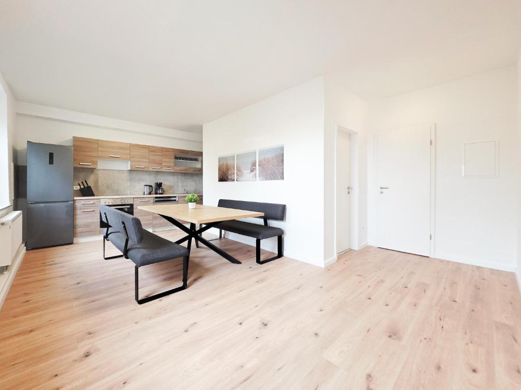 Tolstov Apartments - 3 Room Apartments - Kitchen - Dining Room - 25 min to Messe DUS 5