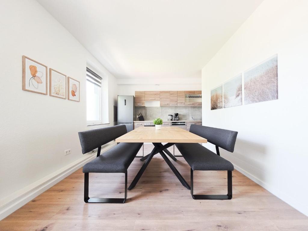 Tolstov Apartments - 3 Room Apartments - Kitchen - Dining Room - 25 min to Messe DUS 7