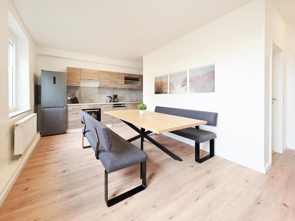 Tolstov Apartments - 3 Room Apartments - Kitchen - Dining Room - 25 min to Messe DUS 6