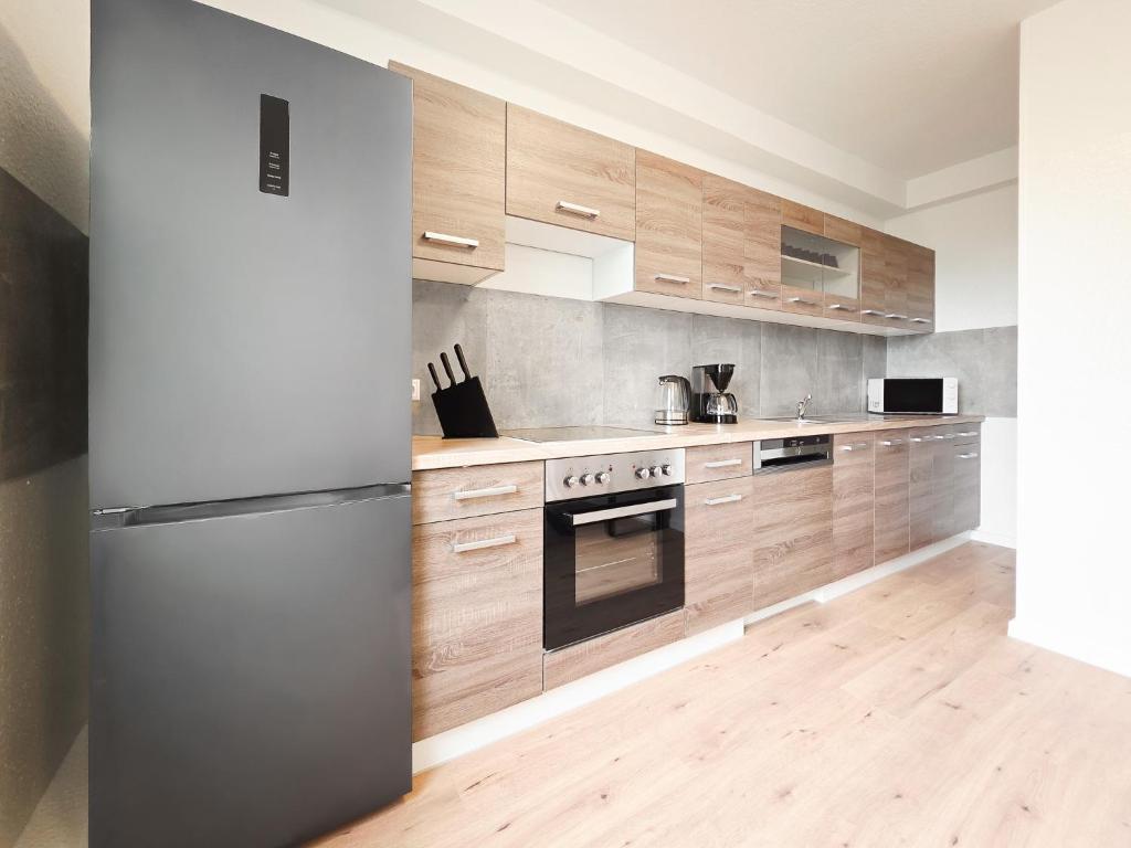 Tolstov Apartments - 3 Room Apartments - Kitchen - Dining Room - 25 min to Messe DUS 4