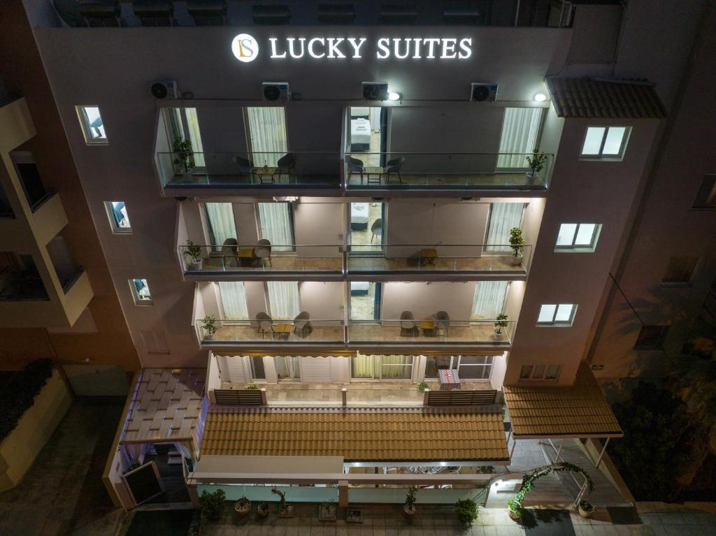 Lucky Suites 8