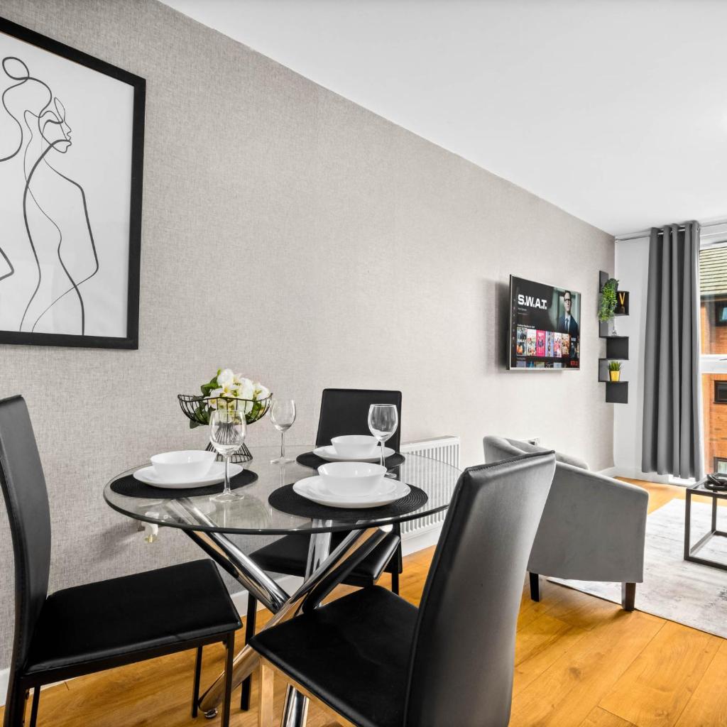 City Centre 2 Bedroom Apartment - JQ - High Speed Internet - Parking 107H 4