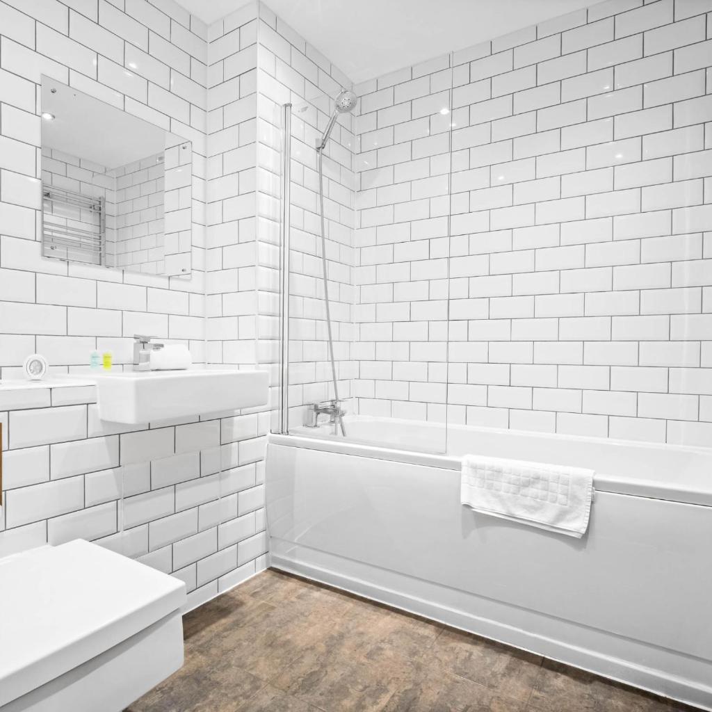 City Centre 2 Bedroom Apartment - JQ - High Speed Internet - Parking 107H 6