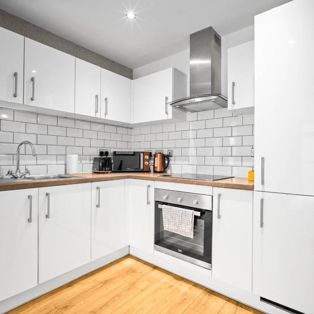 City Centre 2 Bedroom Apartment - JQ - High Speed Internet - Parking 107H 5