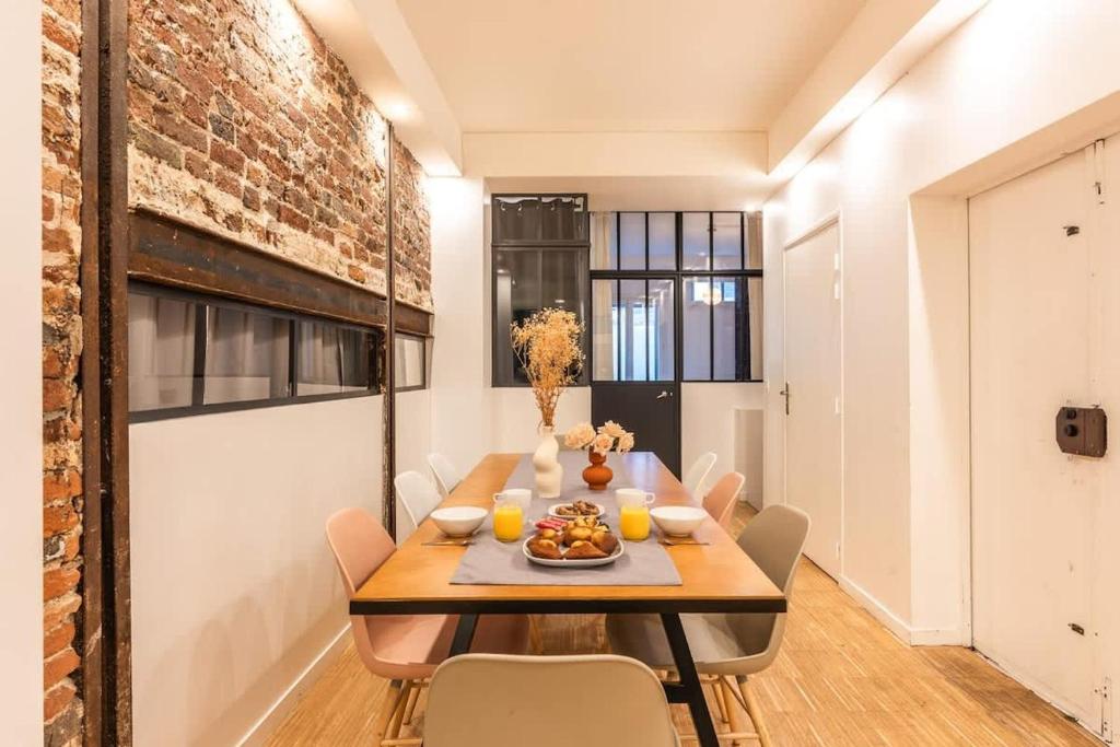 ParisConciergerie - Duplex for 12 with Cinema, 4BR 5