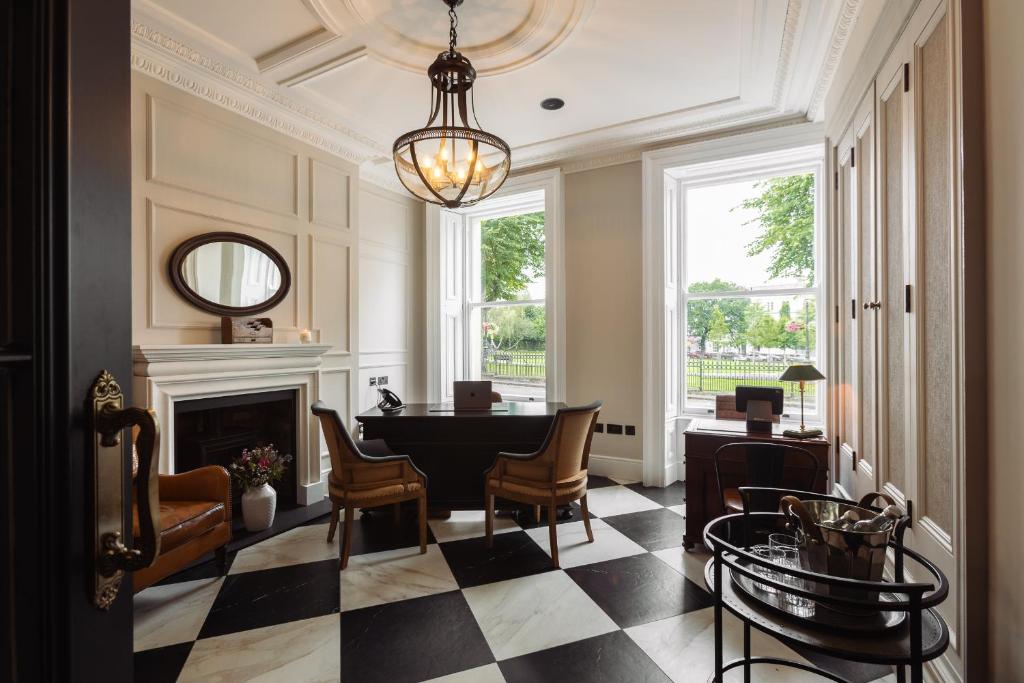 Regency House 6