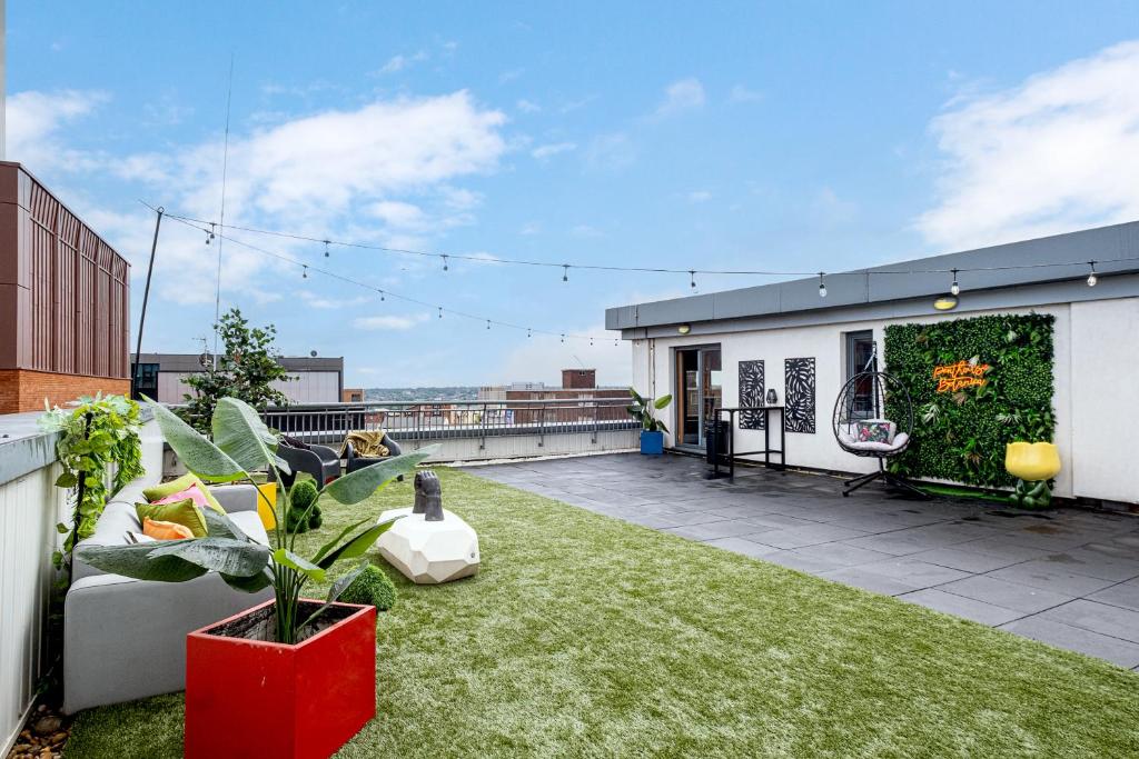 Penthouse Botanica- Wyndale Signature Stays 3