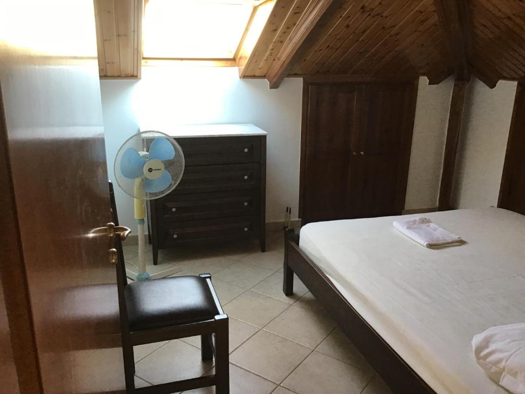 Attic in Myrina center 4