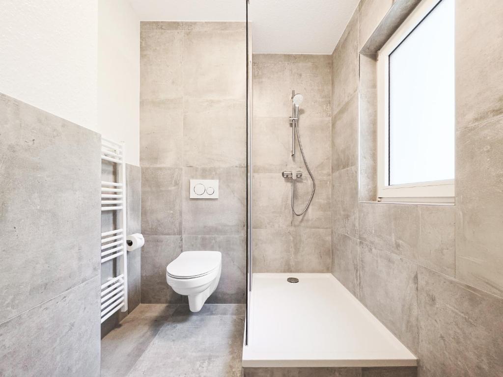 Tolstov Apartments - 3 Room Apartments - Kitchen - Balcony - 5 min to Messe DUS 3