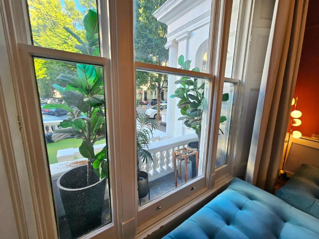 Beautiful & Bright Victorian Home with High Ceiling in Paddington near Hyde Park by Tube Stations - Ground Floor, No Stairs 8
