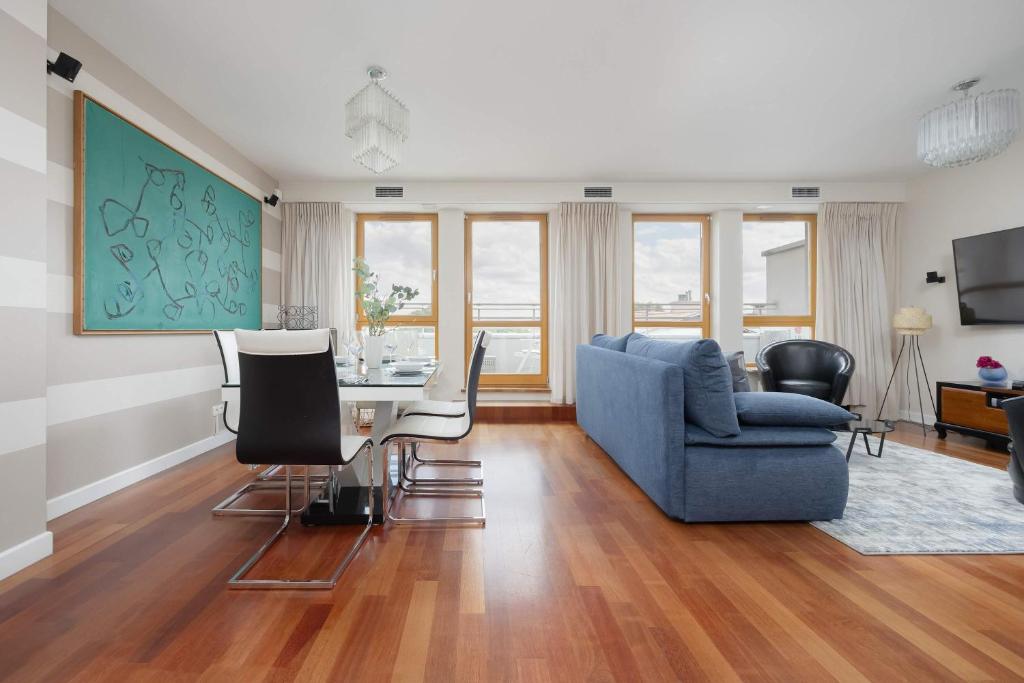 Stylish & Spacious Family Apartment with City Panorama View by Nocleg Renters 7