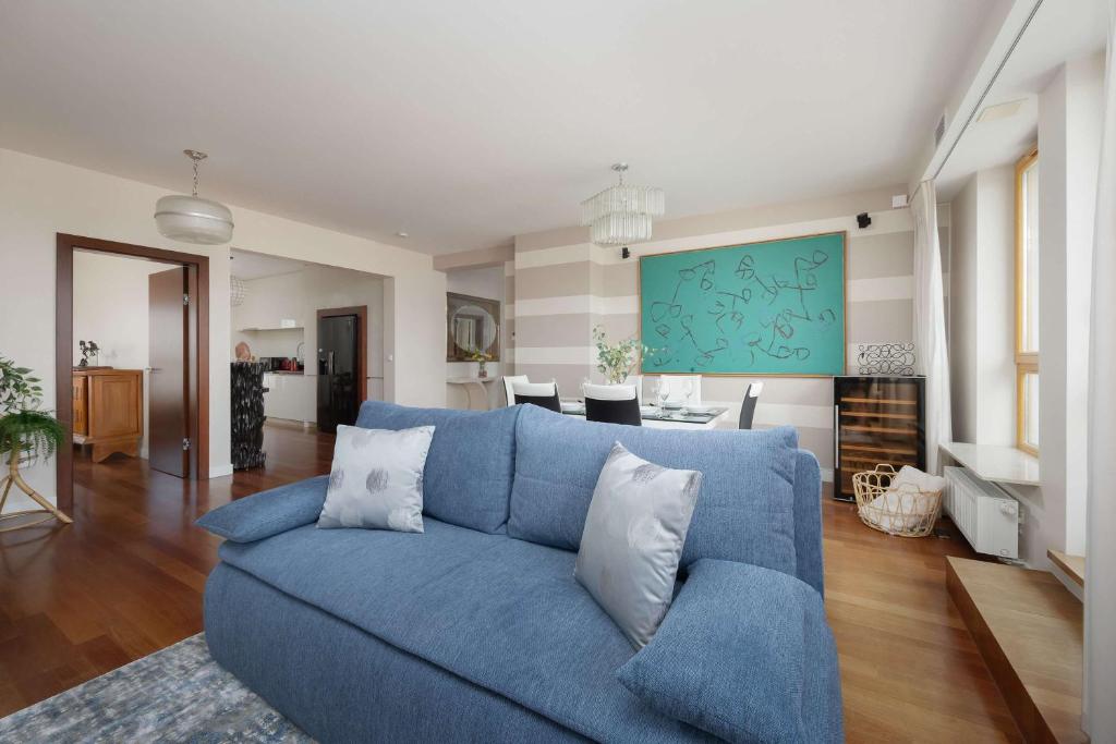 Stylish & Spacious Family Apartment with City Panorama View by Nocleg Renters 8