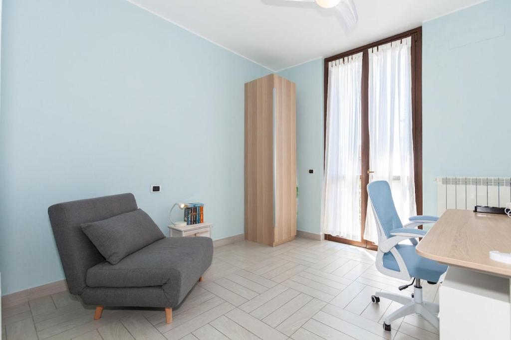 Bright Villa with Balcony and Jacuzzi, Milan Area 8